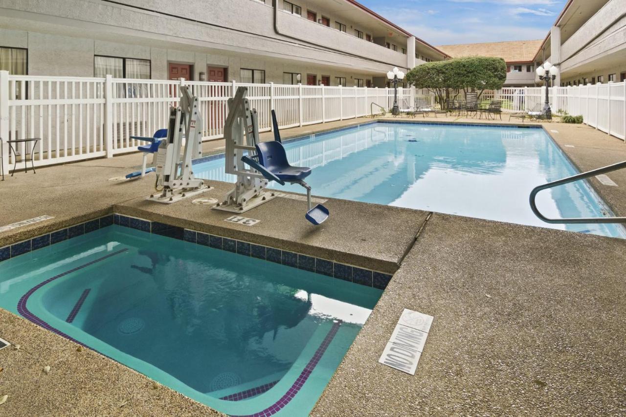 Irving Inn & Suites At Dfw Airport Екстер'єр фото