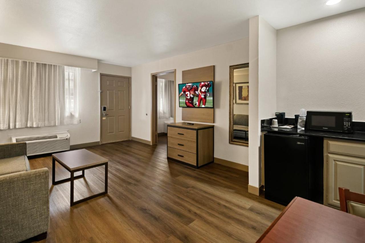 Irving Inn & Suites At Dfw Airport Екстер'єр фото