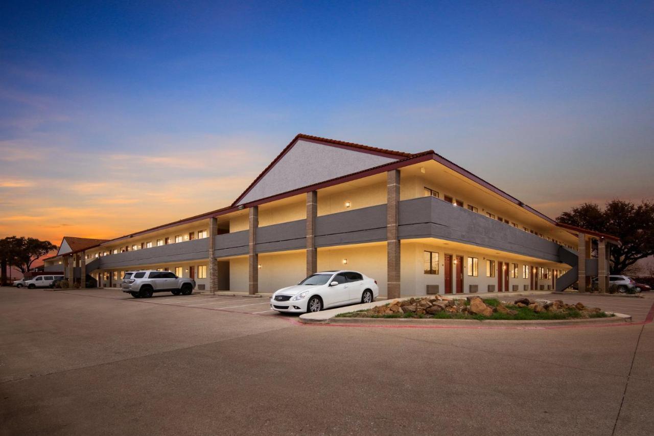 Irving Inn & Suites At Dfw Airport Екстер'єр фото