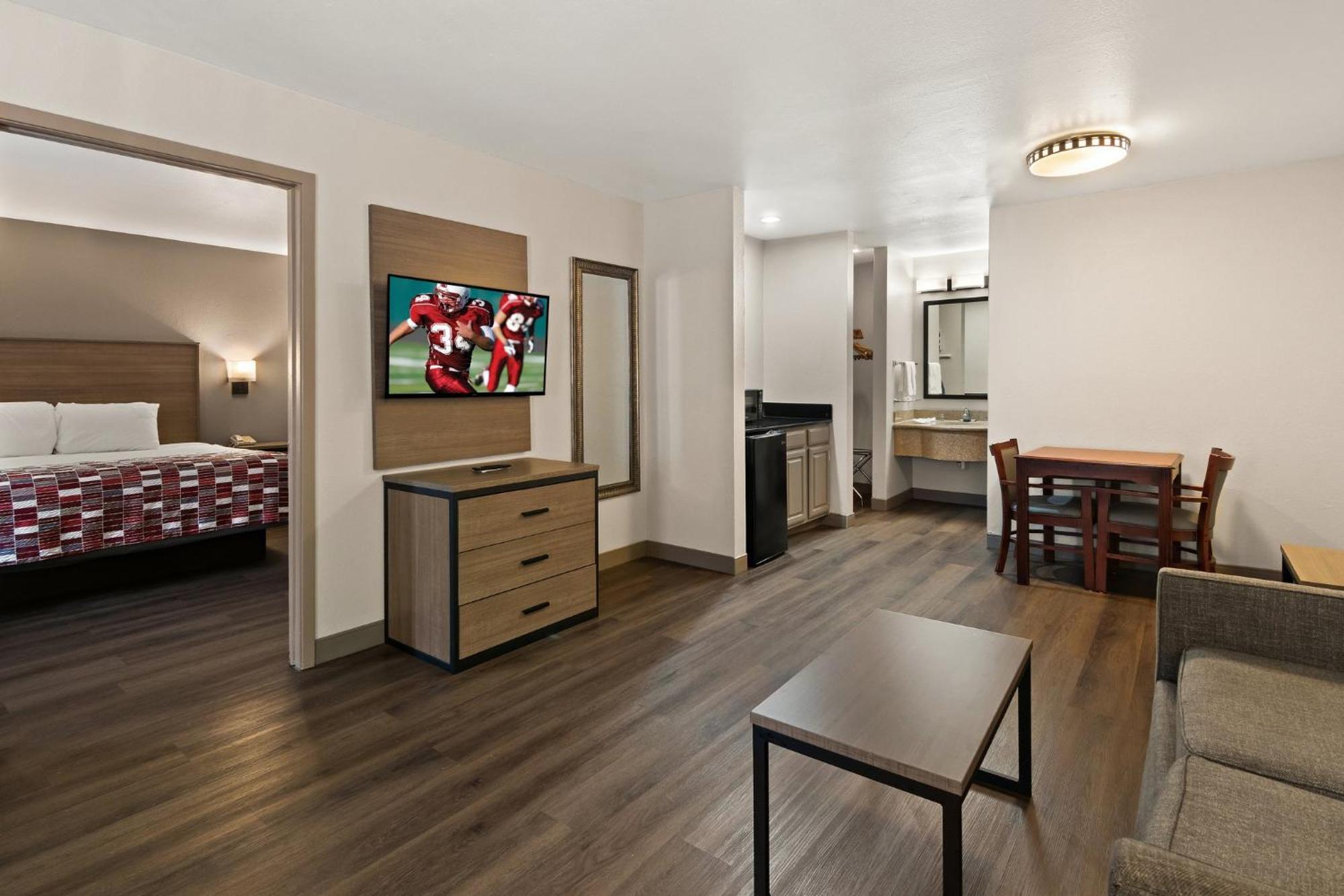 Irving Inn & Suites At Dfw Airport Екстер'єр фото