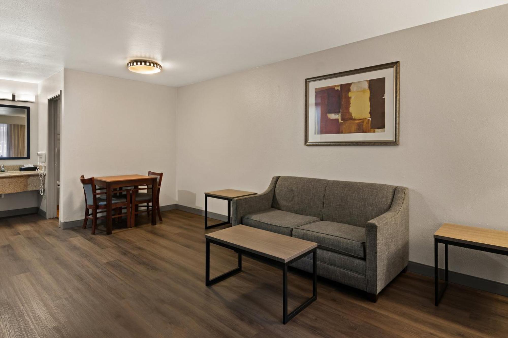 Irving Inn & Suites At Dfw Airport Екстер'єр фото