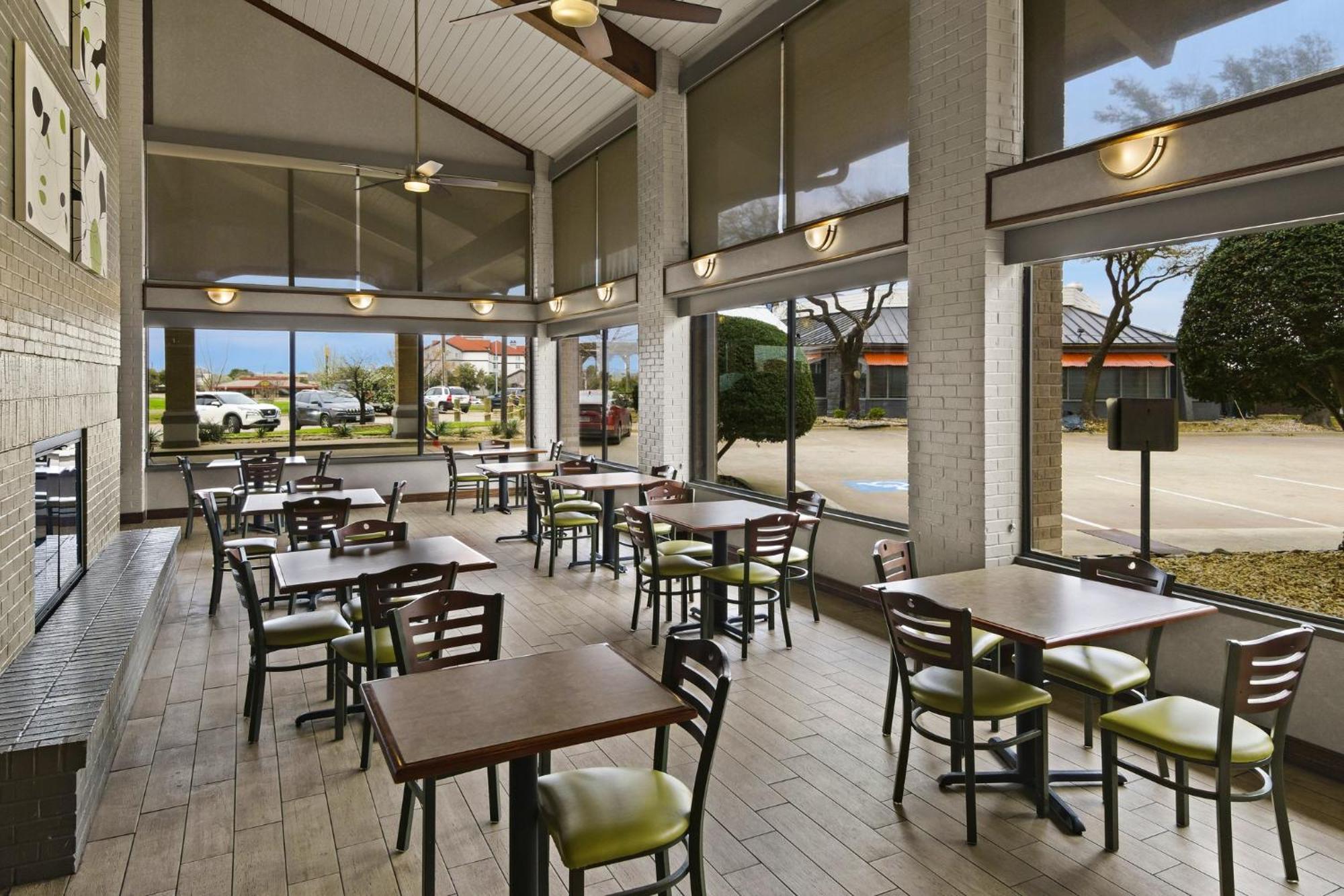 Irving Inn & Suites At Dfw Airport Екстер'єр фото