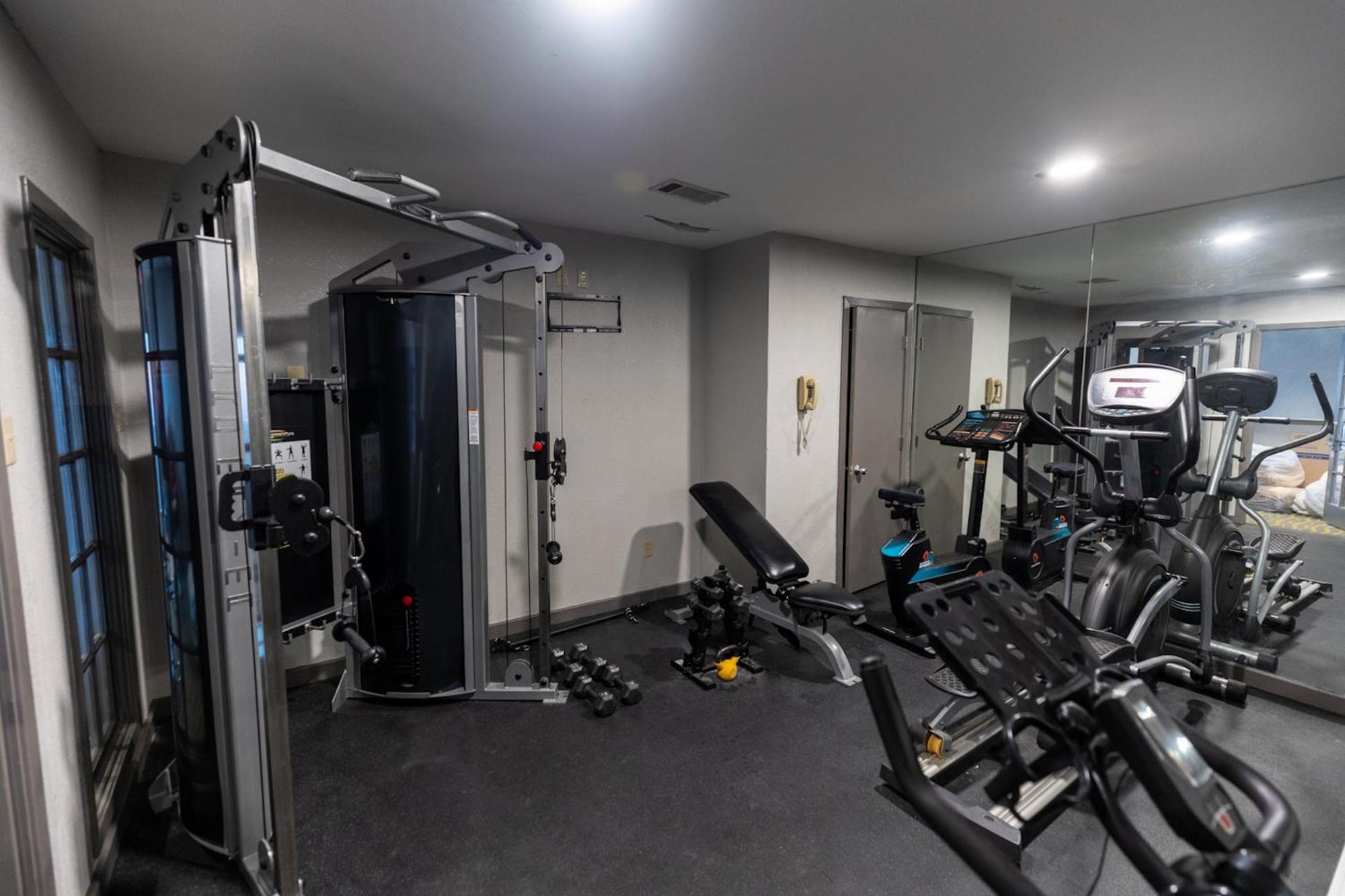 Irving Inn & Suites At Dfw Airport Екстер'єр фото