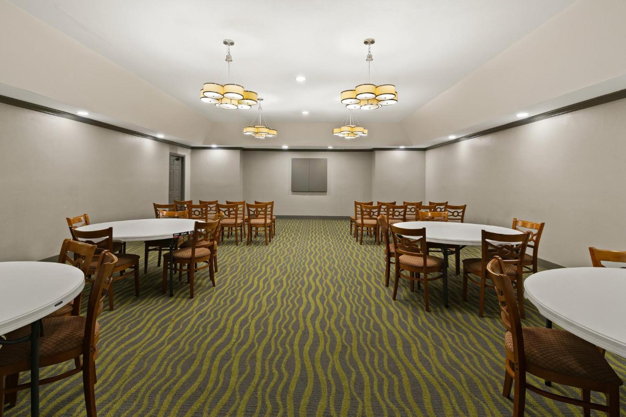 Irving Inn & Suites At Dfw Airport Екстер'єр фото