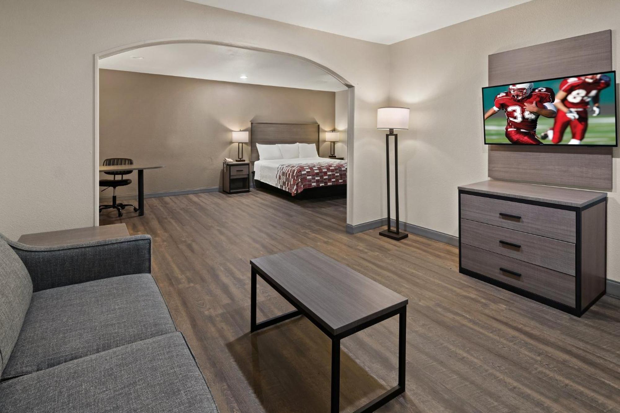 Irving Inn & Suites At Dfw Airport Екстер'єр фото