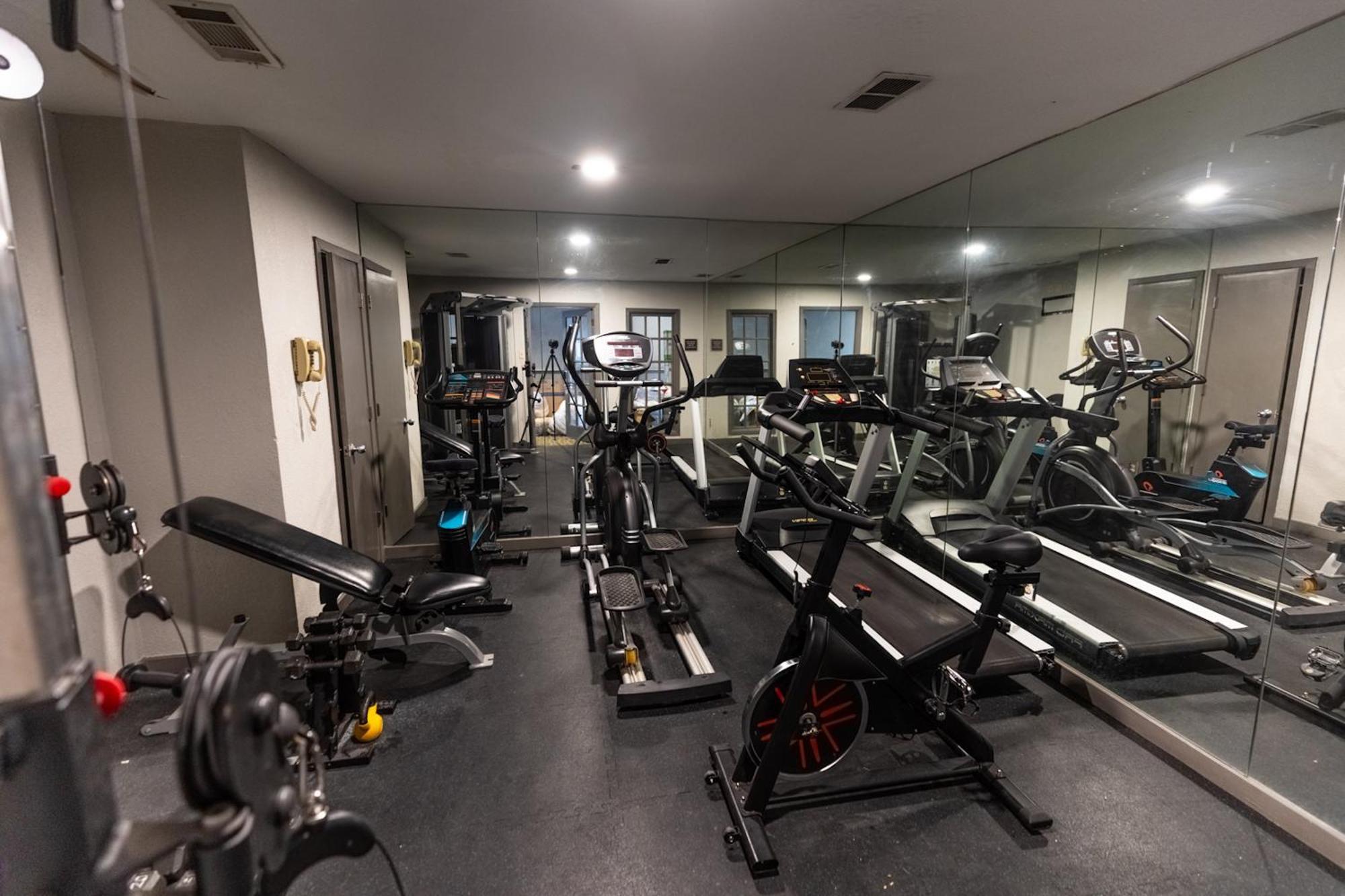 Irving Inn & Suites At Dfw Airport Екстер'єр фото