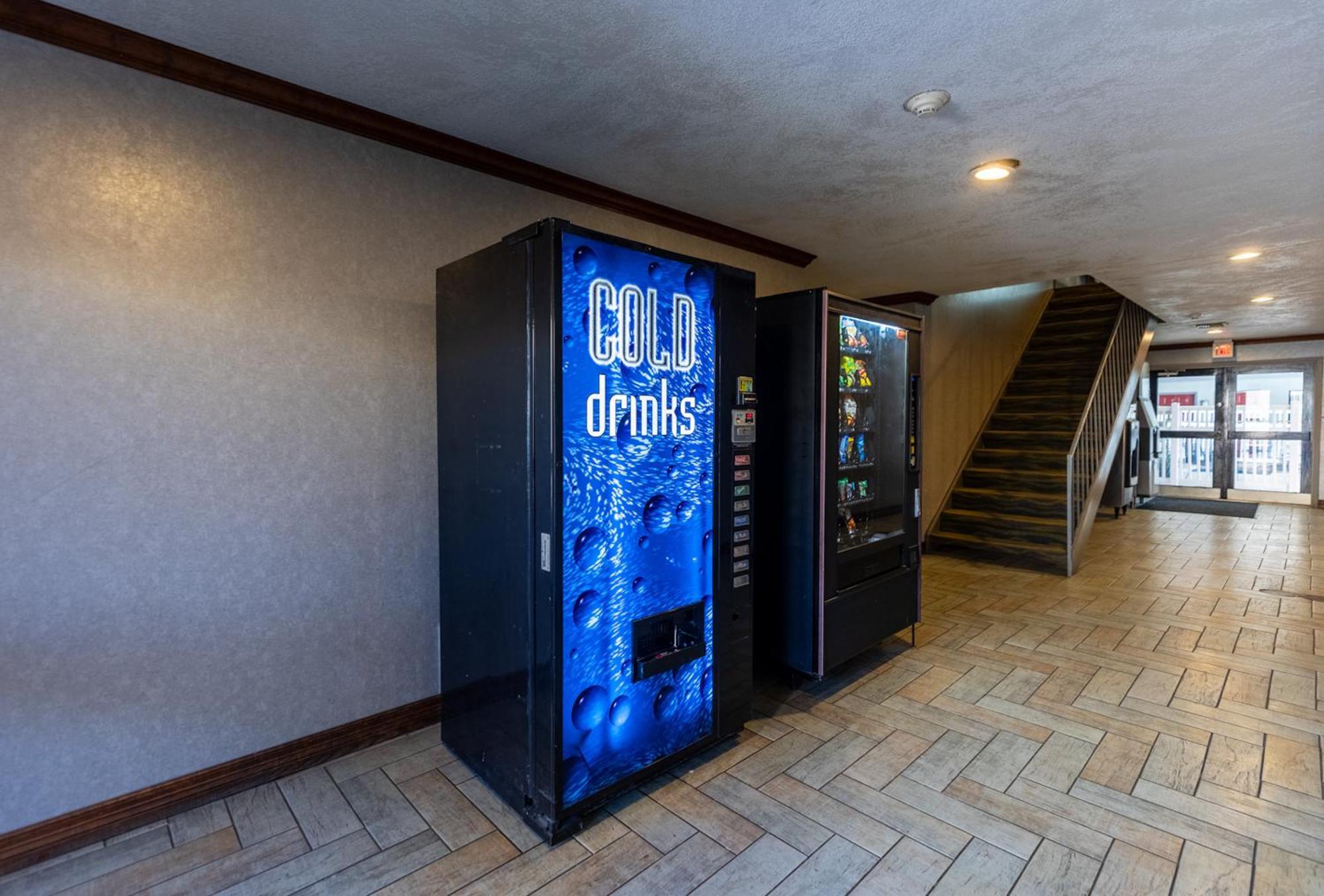 Irving Inn & Suites At Dfw Airport Екстер'єр фото