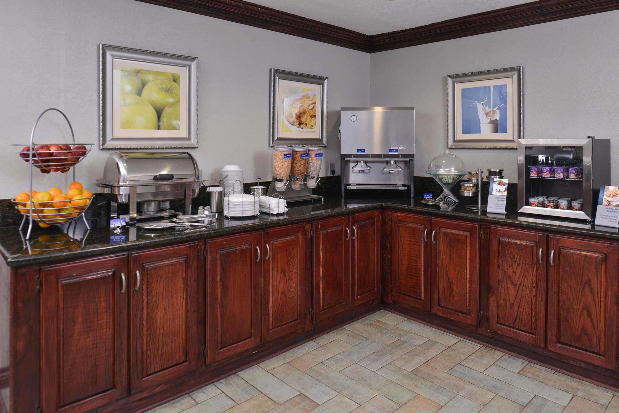 Irving Inn & Suites At Dfw Airport Екстер'єр фото