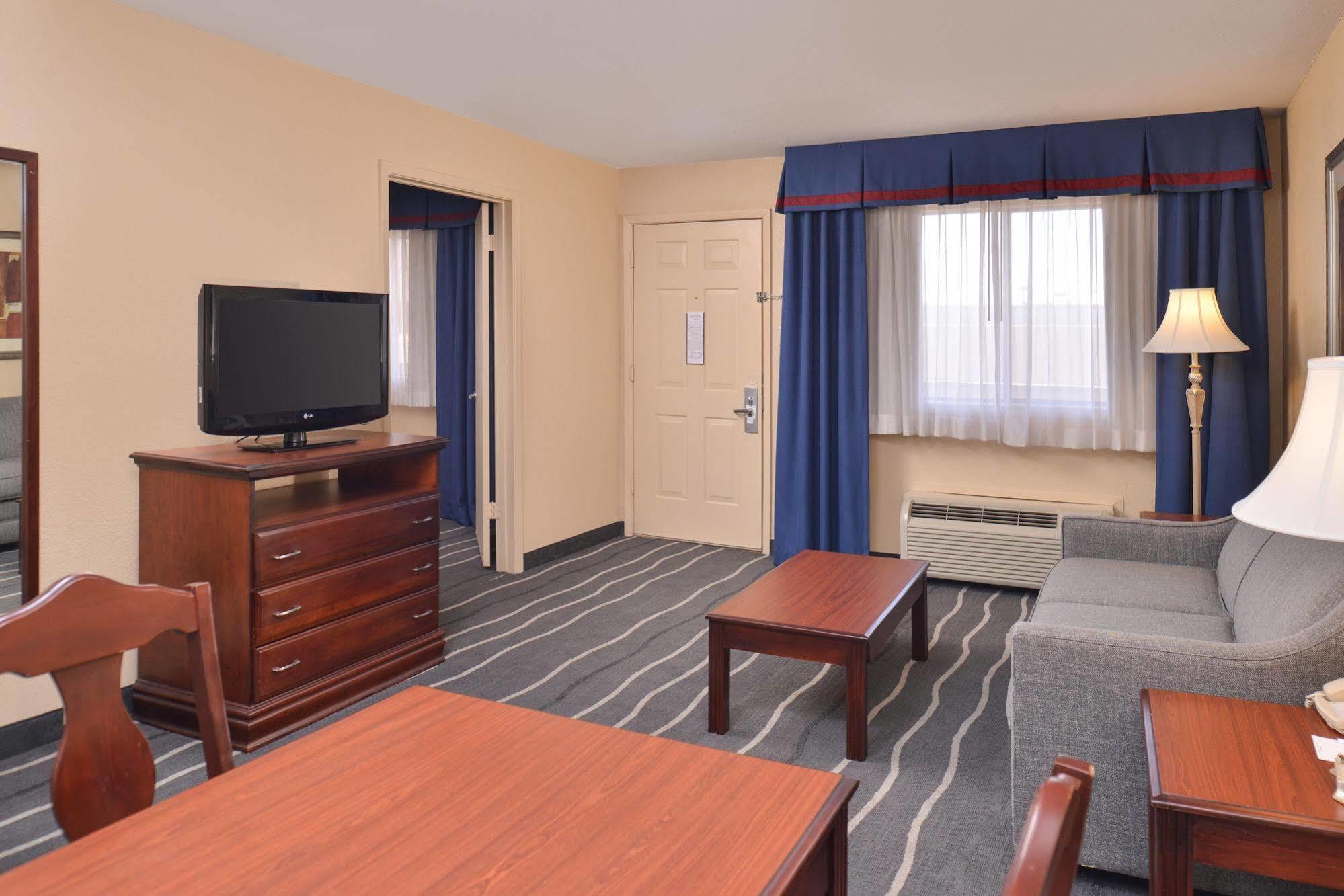 Irving Inn & Suites At Dfw Airport Екстер'єр фото